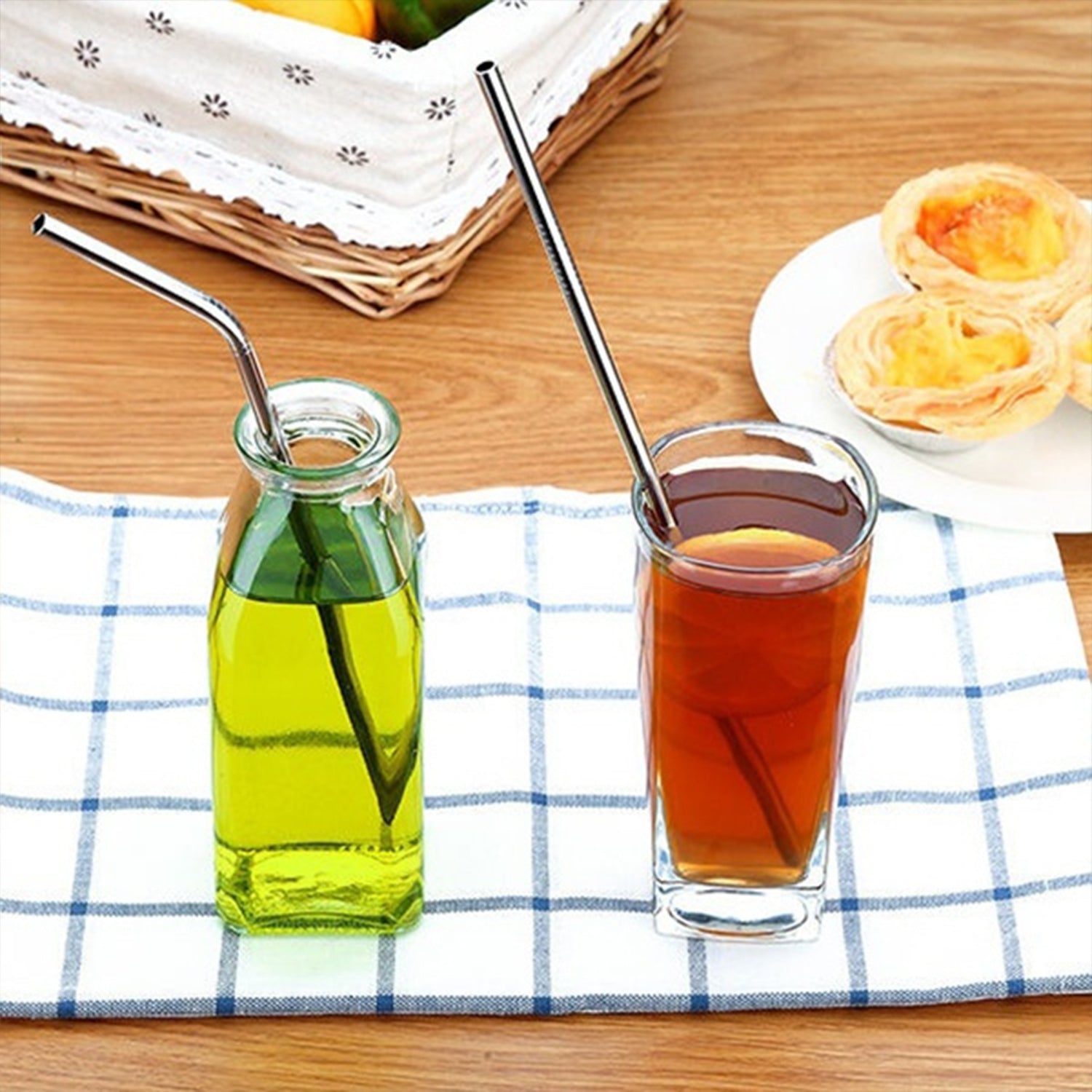 0579 Set of 4 Stainless Steel Straws & Brush (2 Straight straws, 2 Bent straws, 1 Brush) 0579 Set of 4 Stainless Steel Straws & Brush (2 Straight straws, 2 Bent straws, 1 Brush)
